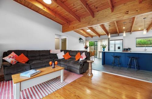 Waihi Beach House | Hillview Delights - Waihi Beach Holiday Home