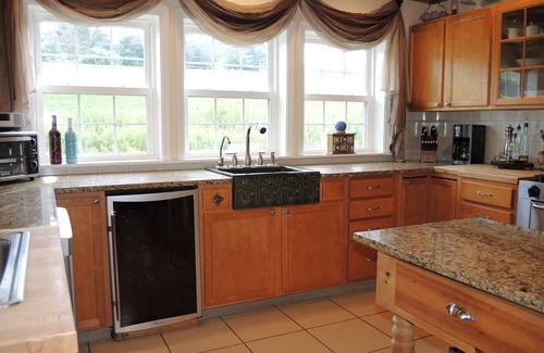 Cooperstown House | Hillview Manor- close to Dreams Park, game room, fire pit
