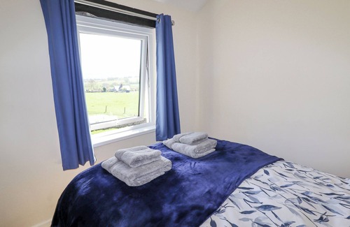 Llysfaen Cottage | HILLVIEW, pet friendly, with a garden in Llanddulas