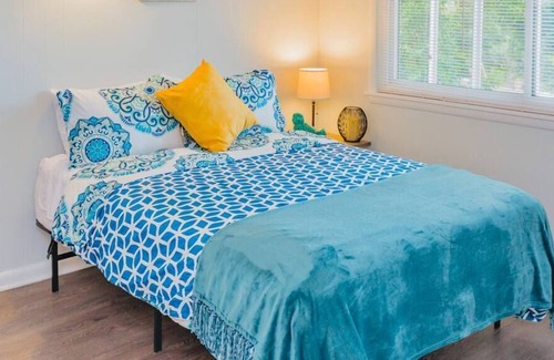 Melrose Condo | Hillview Studio - Seasonal Pool