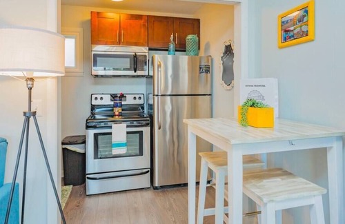 Melrose Condo | Hillview Studio - Seasonal Pool
