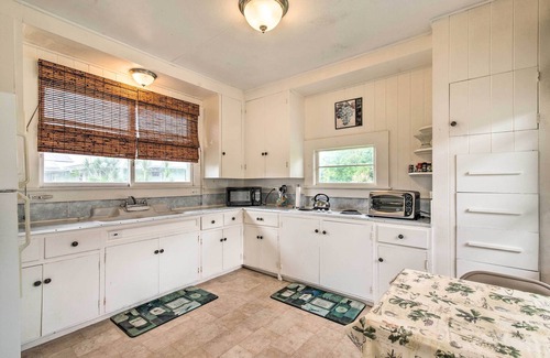 Hilo House | Hilo Home Base - 3 Miles to State Park & Beach!