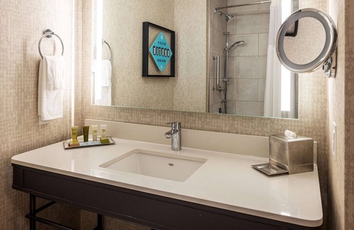 Austin Hotel | Hilton Austin Airport