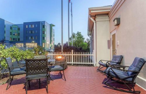 Newtonville Hotel | Hilton Garden Inn Albany-SUNY Area