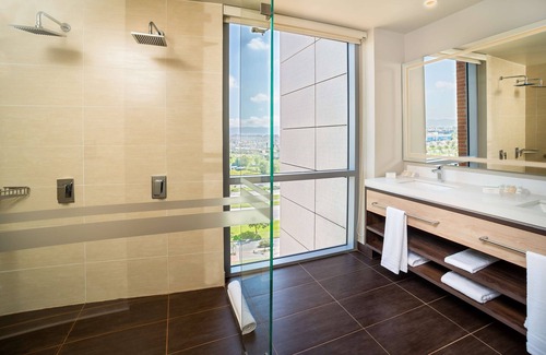 Calle 26 Hotel | Hilton Garden Inn Bogota Airport