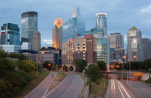 Downtown Minneapolis Hotel | Hilton Garden Inn Minneapolis Downtown