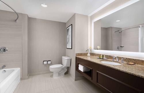 Mile Square Hotel | Hilton Indianapolis Hotel & Suites