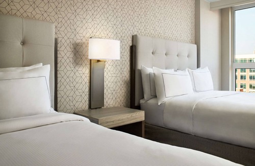 Country Club Plaza Area Hotel | Hilton Kansas City Country Club Plaza