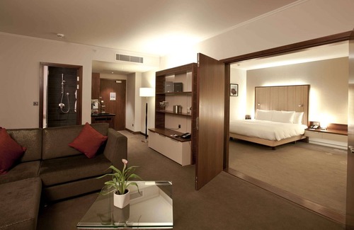 Colnbrook Hotel | Hilton London Heathrow Airport Terminal 5