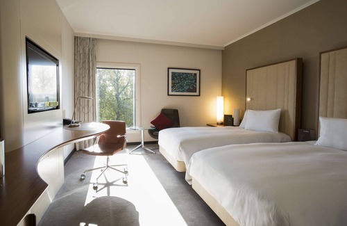 Colnbrook Hotel | Hilton London Heathrow Airport Terminal 5