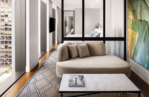 Melbourne Central Business District Hotel | Hilton Melbourne Little Queen Street