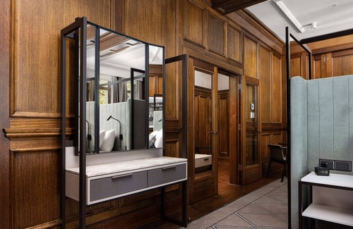 Melbourne Central Business District Hotel | Hilton Melbourne Little Queen Street