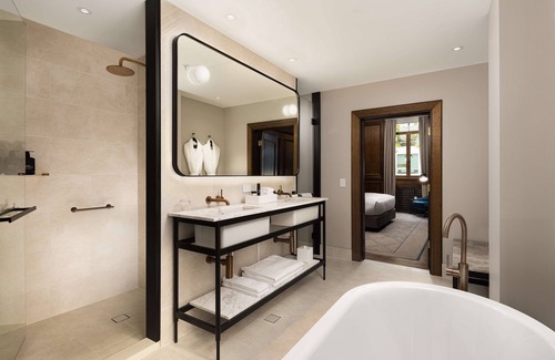 Melbourne Central Business District Hotel | Hilton Melbourne Little Queen Street