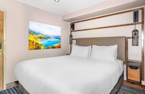 South Lake Tahoe Resort | Hilton Vacation Club - Tahoe Seasons - Across from Heavenly Ski Resort