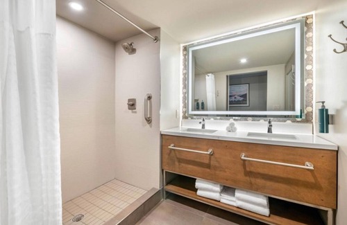 South Lake Tahoe Resort | Hilton Vacation Club - Tahoe Seasons - Across from Heavenly Ski Resort