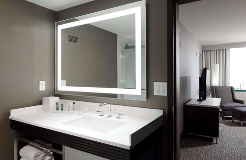 Warner Center Hotel | Hilton Woodland Hills/Los Angeles