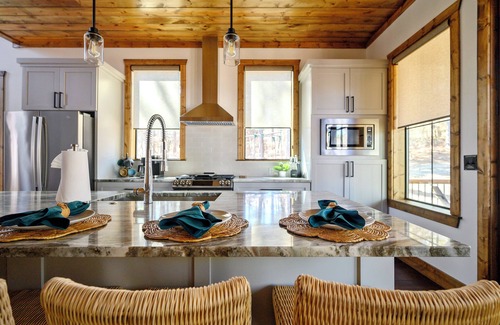 Broken Bow Cabin | Himalayan Cabana in Hochatown/Broken Bow, OK