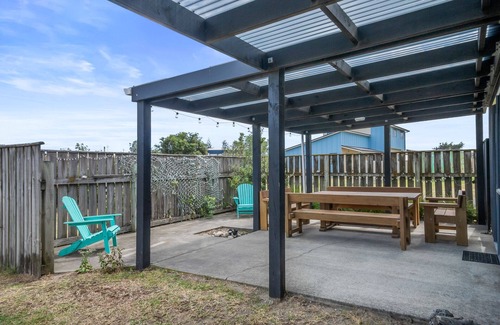 Himatangi Beach House | Himatangi Kiwi Bach - Himatangi Beach Holiday Home