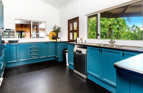 Newrybar House | Hinter Lodge - (With Ocean Views)