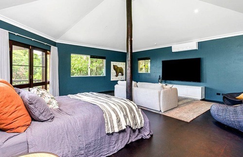 Newrybar House | Hinter Lodge - (With Ocean Views)