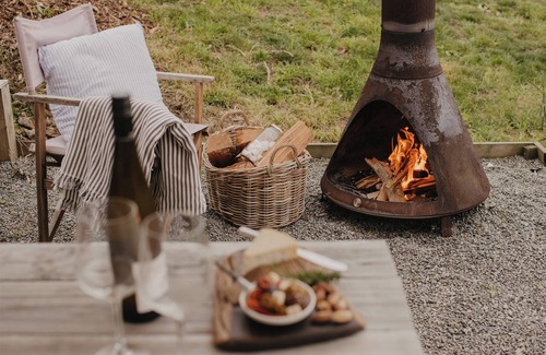 Gisborne Cabin | Hinterland Retreat. Coastal glamping cabin minutes from the surf.