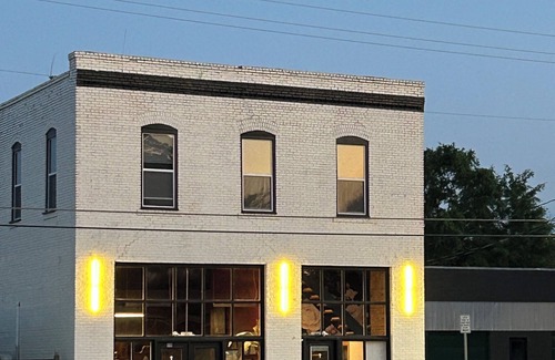 Tennille Apartment | Hip 1-bedroom corporate apt located in Historic Downtown Tennille, GA with AC