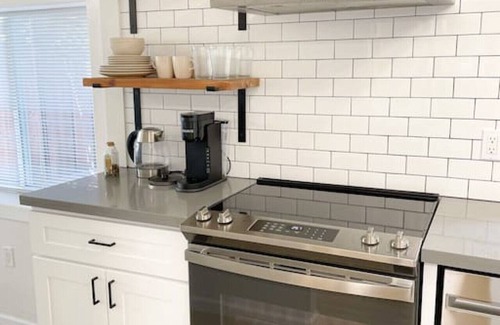 San Anselmo Apartment | Hip and chic one bedroom apartment.