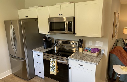 Merry Oaks House | Hip Donelson close to great restaurants and shopping. Easy access to Nashville.