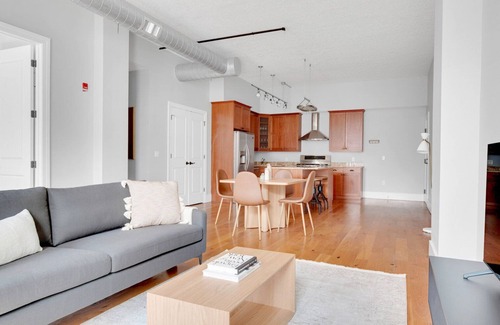 The Heights Apartment | Hip Jersey City 2BR w/W/D & Doorman, free shuttle to PATH, by Blueground