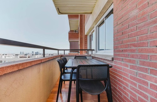 La Maternitat i Sant Ramon Apartment | Hip Les Corts 3BR w/Swimming Pool & Parking, by Blueground
