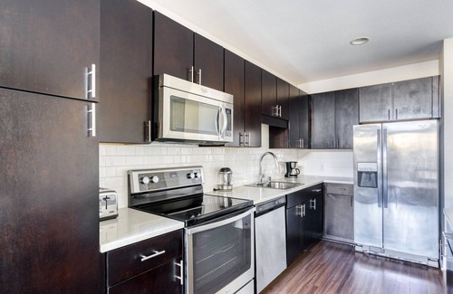 Mission Bay Apartment | Hip Mission Bay 1BR w/Gym & Pool, walk to Caltrain & Muni, by Blueground