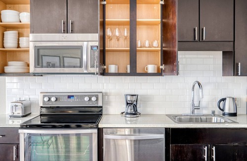 Mission Bay Apartment | Hip Mission Bay 1BR w/Gym & W/D, walk to Caltrain & Muni, by Blueground
