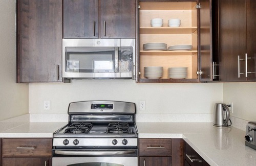 Mountain View Apartment | Hip Mountain View 2BR w/Gym & Spa, nr Tech Companies, by Blueground