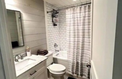 Hudson Apartment | Hip on Warren