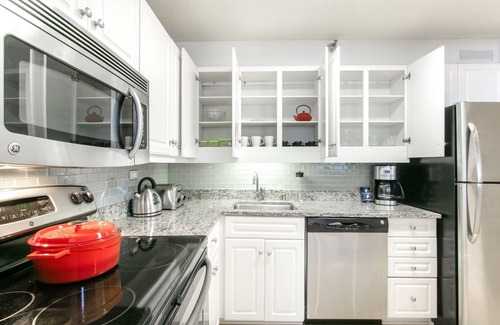 Rush and Division Apartment | Hip River North 1BR w/Gym, W/D, near Magnificent Mile, by Blueground