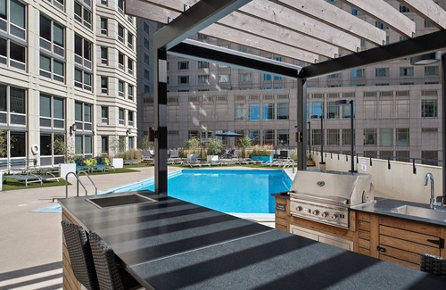 Rush and Division Apartment | Hip River North 1BR w/Gym, W/D, near Magnificent Mile, by Blueground