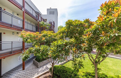San Jose Apartment | Hip San Jose 1BR w/Gym, Pool, W/D, walk to WF + Caltrain, by Blueground