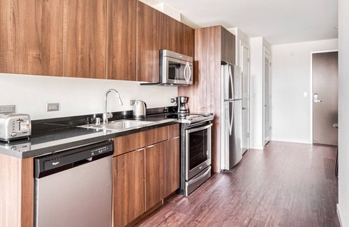 The Villas Apartment | Hip Santana Row Studio w/ Pool & Gym, 10 mins to Google, by Blueground