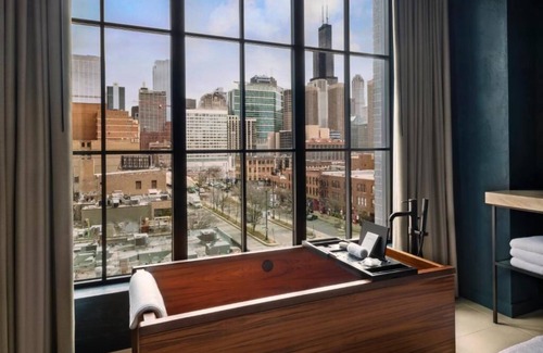 West Loop House | Hip Studio Near Willis Tower Skydeck - Enjoy an Unforgettable View