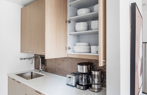 Tribeca Apartment | Hip Tribeca Studio w/Gym & Doorman, nr Freedom Tower, by Blueground