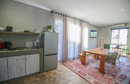 Windhoek Apartment | Hip & urban ☆ 5 Min to Joe's Beerhouse & CBD♥