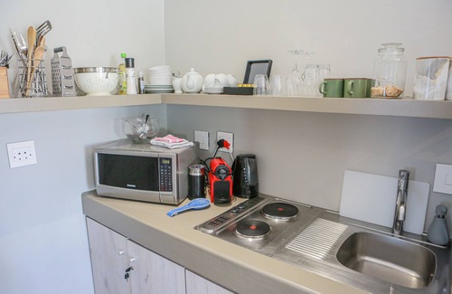 Windhoek Apartment | Hip & urban ☆ 5 Min to Joe's Beerhouse & CBD♥