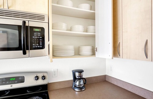 Wallingford Apartment | Hip Wallingford 2BR w/W/D & Rooftop Lounge, near 99 & I-5, by Blueground