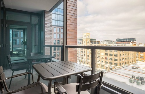 West Loop Apartment | Hip West Loop 2BR w/Gym, Pool, near Fulton Market, by Blueground