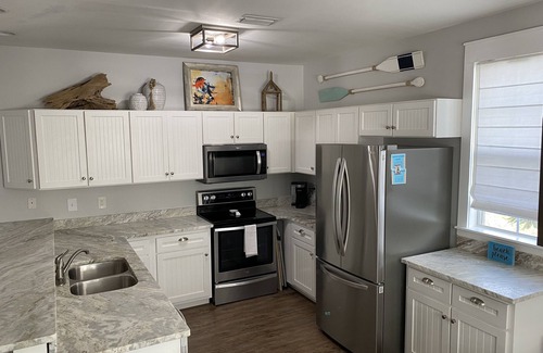 Port St. Joe House | "Hippies Nest" is a 3 bed,3.5 bath home in a gated community with 2 shared pools