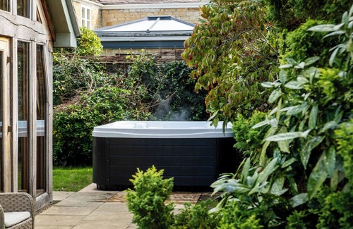 Chipping Campden House | Hiron's Piece With Hot Tub