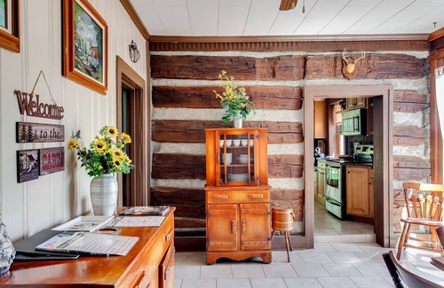 Fisherville Cabin | Historic 1847 Log Home with modern comfort. Near Louisville & Bourbon Trail