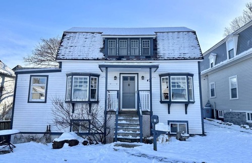 Bar Harbor Cottage | Historic 1850 Downtown Retreat [Driftwood Cottage]