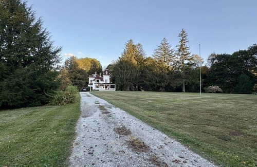 Cheshire House | Historic 1850s 6BR-3BA Private Retreat in Cheshire