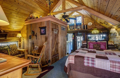 Murphy Cabin | Historic 1861 Log Cabin - In the heart of the Appalachians-Cobb Creek Cabins